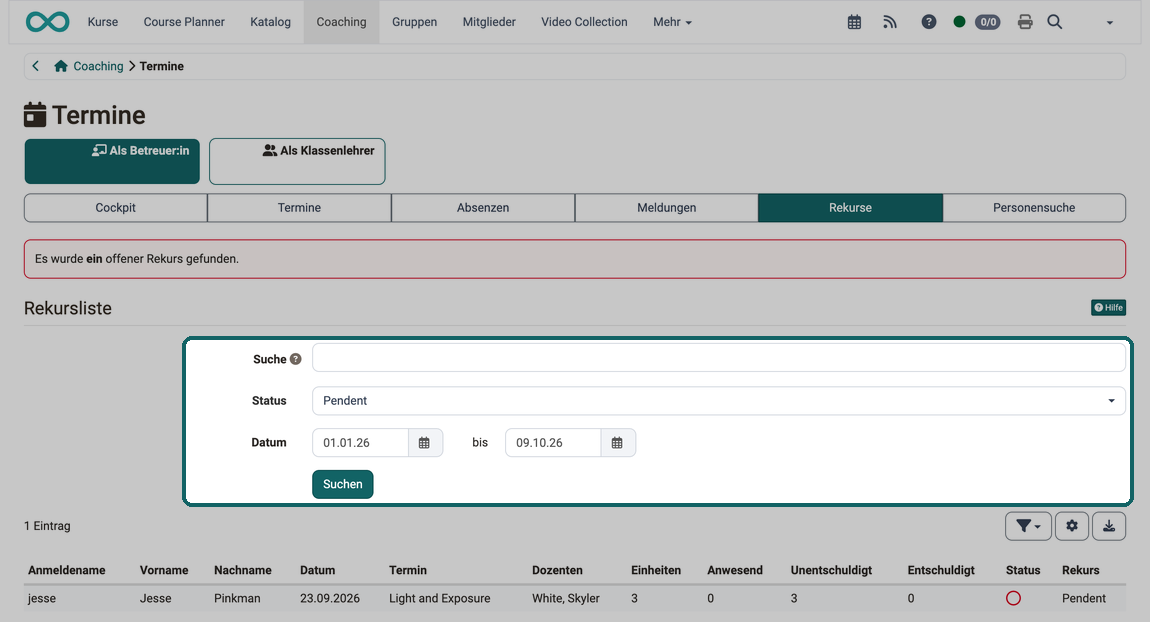Markiertes Suchfeld mit Statusfilter auf Pendent und Datumsbereich über der Rekursliste mit einem pendenten Rekurs, darüber der Hinweis auf einen offenen Rekurs