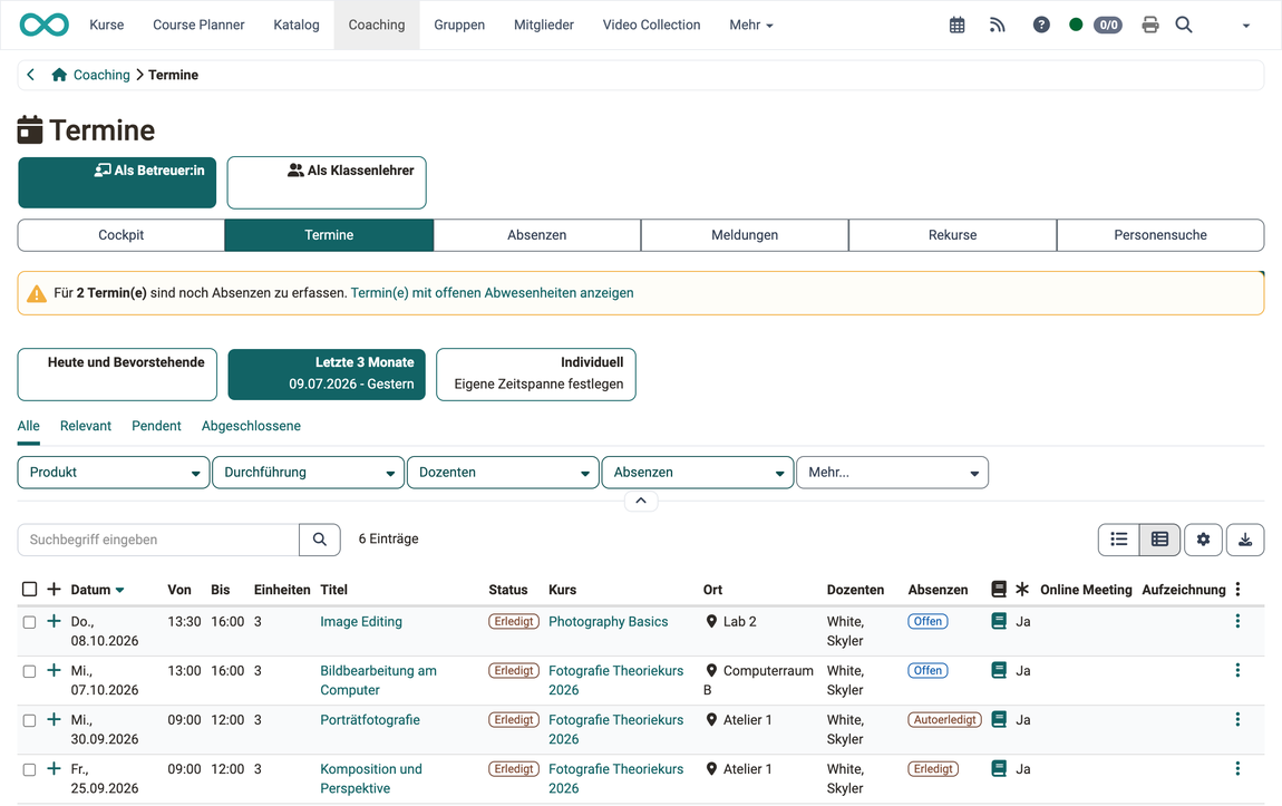 Zeitraum-Buttons, Filter-Tabs und Filter Produkt, Durchführung, Dozenten und Absenzen grenzen die Terminliste mit Status, Buchsymbol und Stern-Symbol ein
