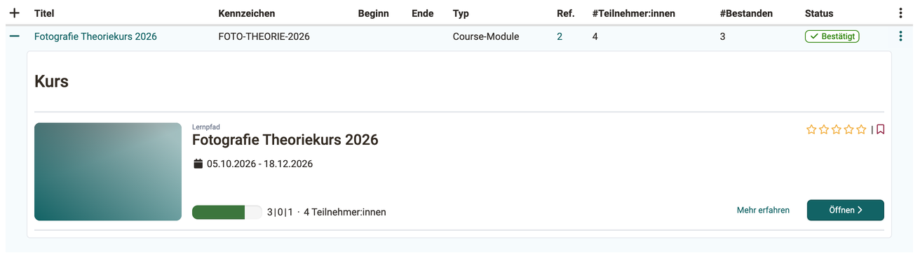 Der verknüpfte Kurs als Kachel mit den Buttons Mehr erfahren und Öffnen, im Tab Durchführungen eines Zertifikatsprogramms