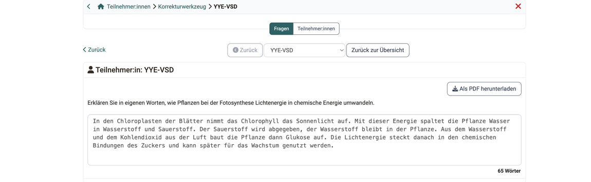 Antwort auf eine Freitextfrage im Korrekturwerkzeug: Der Button "Als PDF herunterladen" steht oben rechts, bei anonymer Korrektur erscheint statt des Namens die Teilnehmendenkennung.