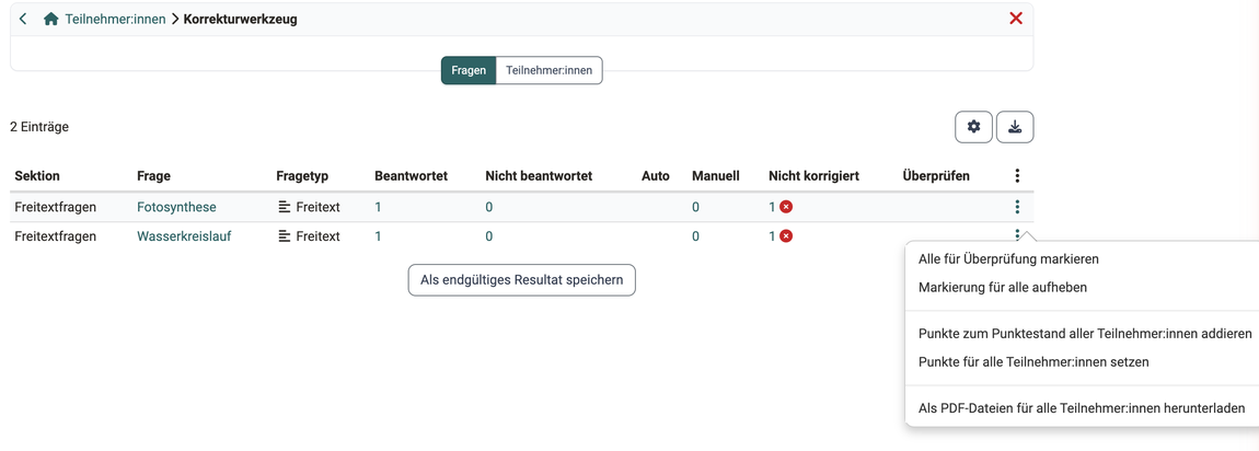 Tab "Fragen" im Korrekturwerkzeug: Das Menü mit drei Punkten am Ende der Zeile einer Freitextfrage enthält die Aktion "Als PDF-Dateien für alle Teilnehmer:innen herunterladen".