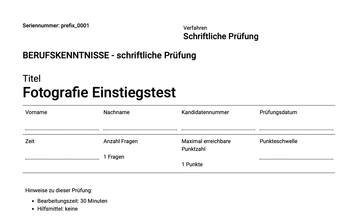 Deckblatt mit Seriennummer und Verfahren oben, darunter leere Felder für Vorname, Nachname, Kandidatennummer und Prüfungsdatum, die Testparameter und die Hinweise zur Prüfung