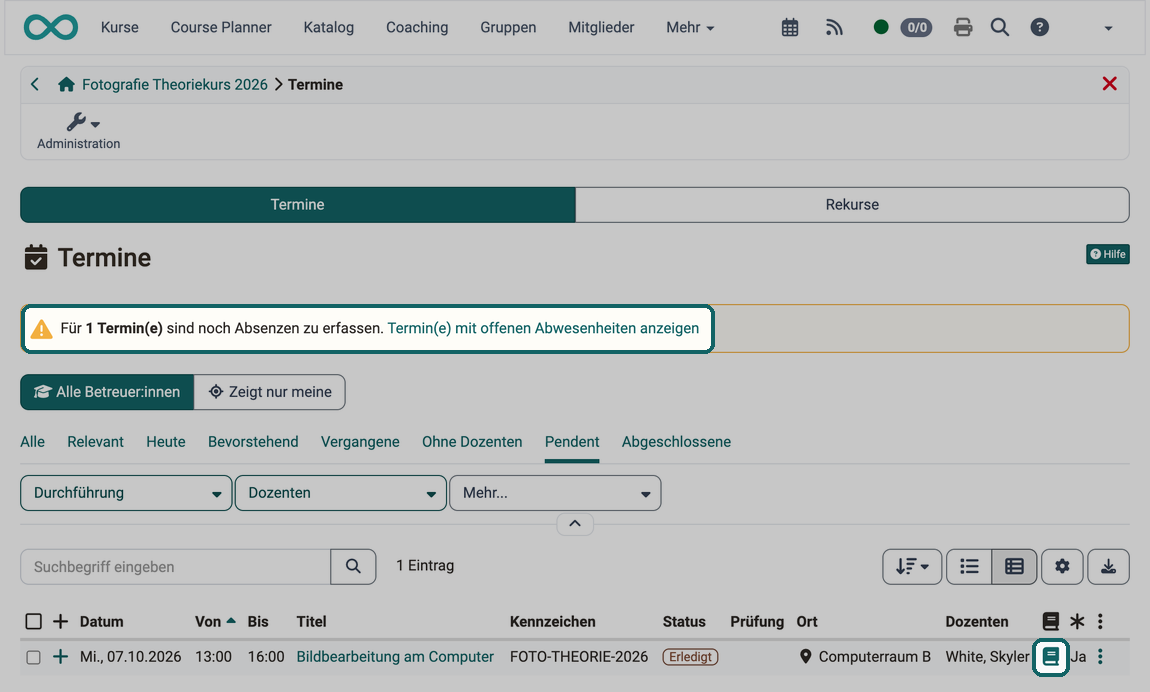 Der Hinweis über der Liste führt zu den Terminen mit offenen Absenzen, das Buch-Icon in der Zeile öffnet die Erfassung