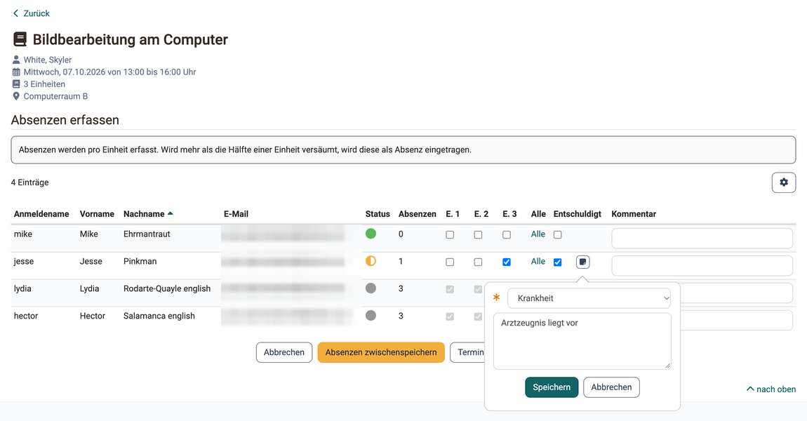 Absenzen pro Einheit mit Häkchen, eine entschuldigte Absenz mit Grund und Bemerkung und die Kommentarfelder je Teilnehmer:in