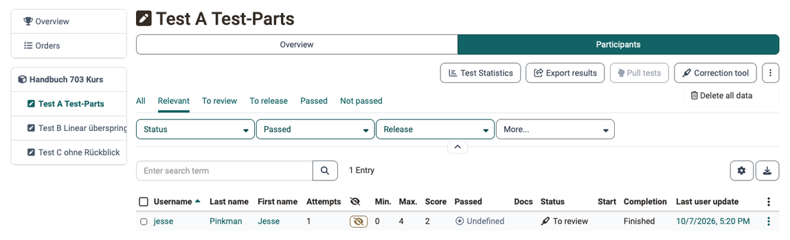 On the left the course structure, on the right the tabs Overview and Participants of a test, below them buttons, filters and the list of participants with attempts, score, passed and status